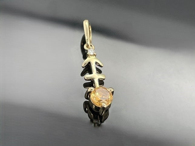 ANHÄNGER "SCHÜTZE" AUS 375/- GELBGOLD MIT CITRIN & DIAMANT (GES. CA. 0,17 ct.)