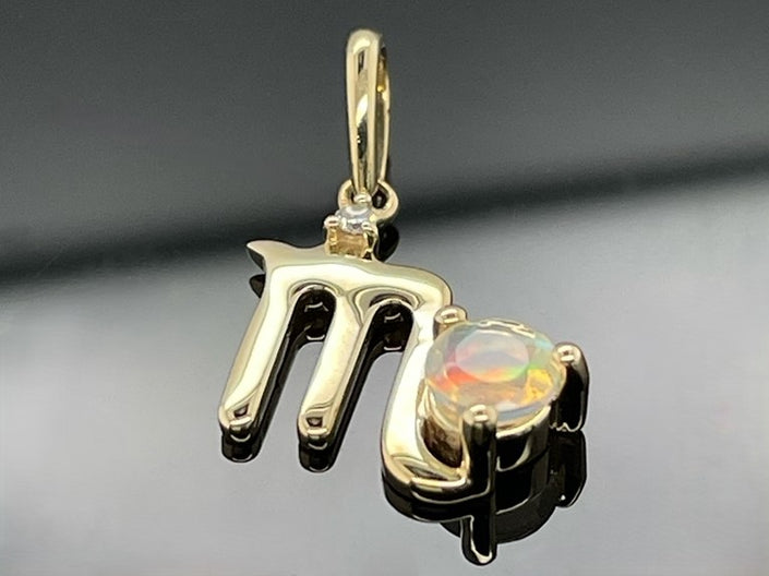 ANHÄNGER "SKORPION" AUS 375/- GELBGOLD MIT OPAL & DIAMANT (GES. CA. 0,19 ct.)