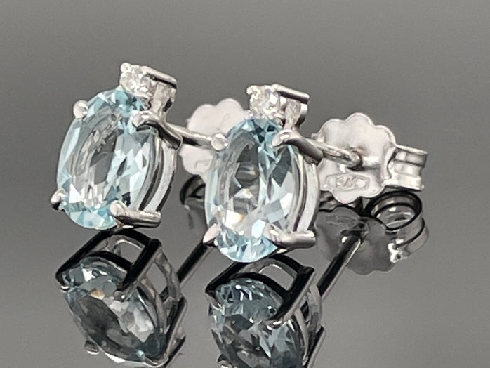 OHRSTECKER AUS 375/- WEIßGOLD MIT AQUAMARIN & BRILLANTEN