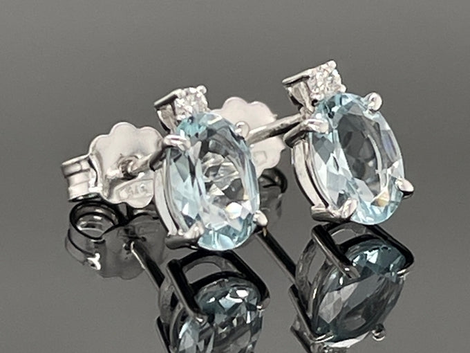 OHRSTECKER AUS 375/- WEIßGOLD MIT AQUAMARIN & BRILLANTEN