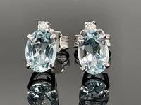 OHRSTECKER AUS 375/- WEIßGOLD MIT AQUAMARIN & BRILLANTEN