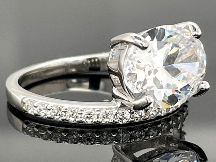 RING AUS 925/- SILBER RHODINIERT MIT ZIRKONIA