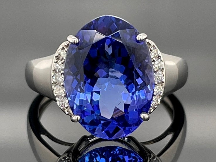 RING AUS 950/- PLATIN MIT TANSANIT AAAAA (CA. 7,00 ct.) & BRILLANTEN (GES.CA.0,10 ct.)