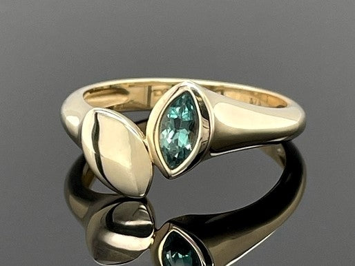 RING AUS 375/- GELBGOLD MIT ALEXANDRIT (CA. 0,19 ct.)