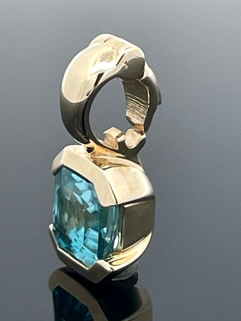 ANHÄNGER AUS 375/- GELBGOLD mit Zirkon (ca. 1,5 ct.)