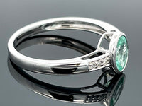 RING GR. 17 (54) AUS 950/- PLATIN mit Smaragd und Diamant