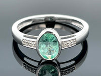 RING GR. 17 (54) AUS 950/- PLATIN mit Smaragd und Diamant