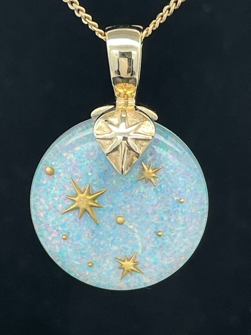 ANHÄNGER AUS 375/- GELBGOLD mit Opaltriplette (ca. 19,55 ct.)