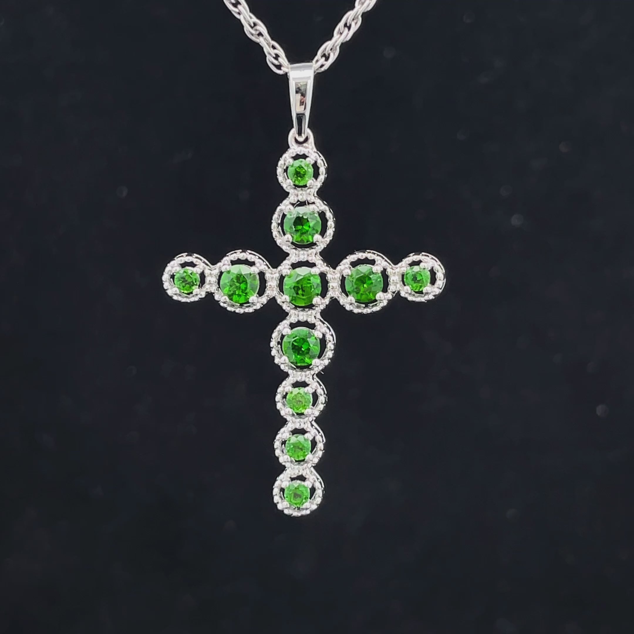 ANHÄNGER AUS 925/- SILBER RHODINIERT MIT CHROMDIOPSID (GES. CA. 0,90 ct.)
