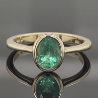 RING AUS 375/- GELBGOLD MIT SAMBIA SMARAGD (CA. 0,52 ct.)