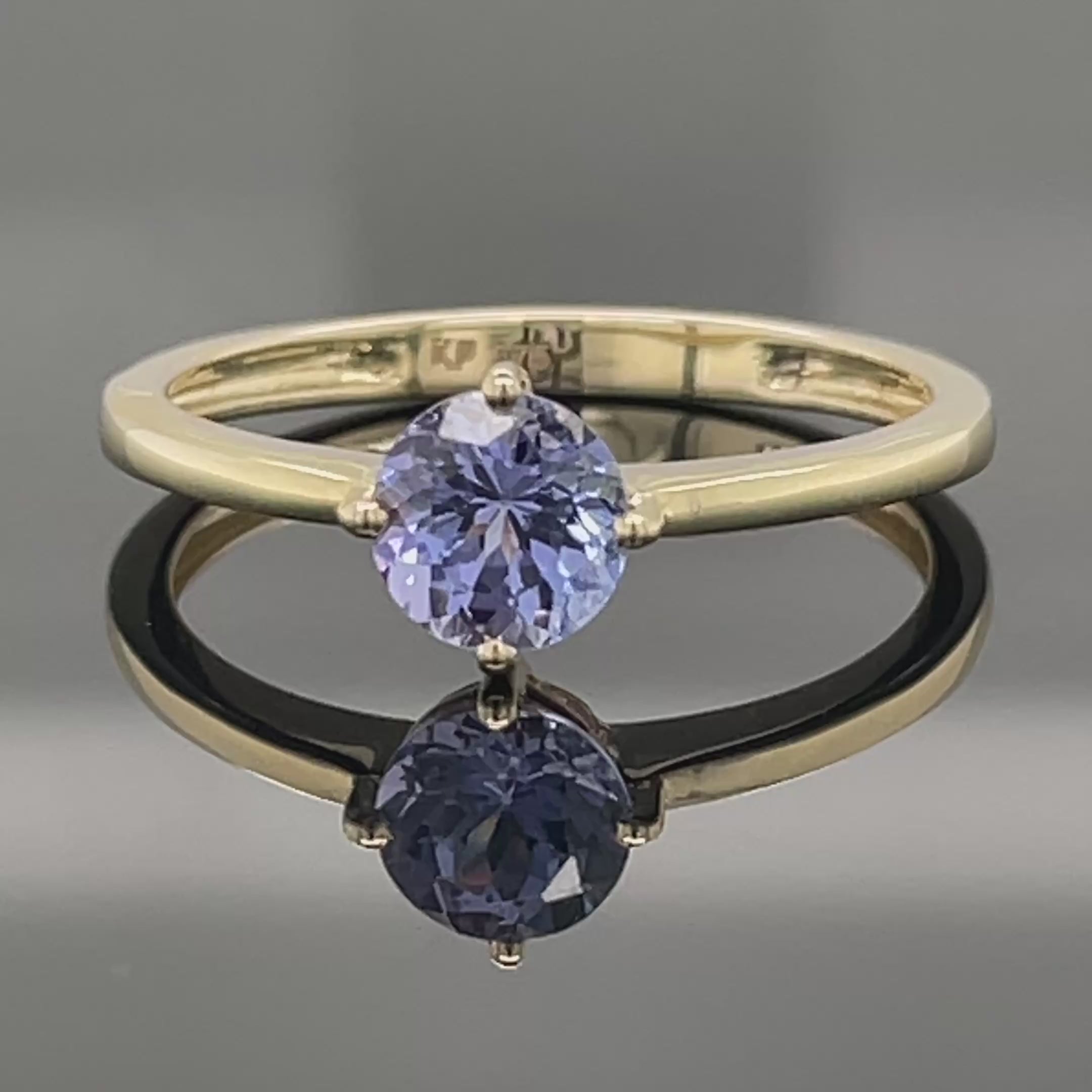 RING AUS 375/- GELBGOLD MIT TANSANIT (CA.0,81 ct.)