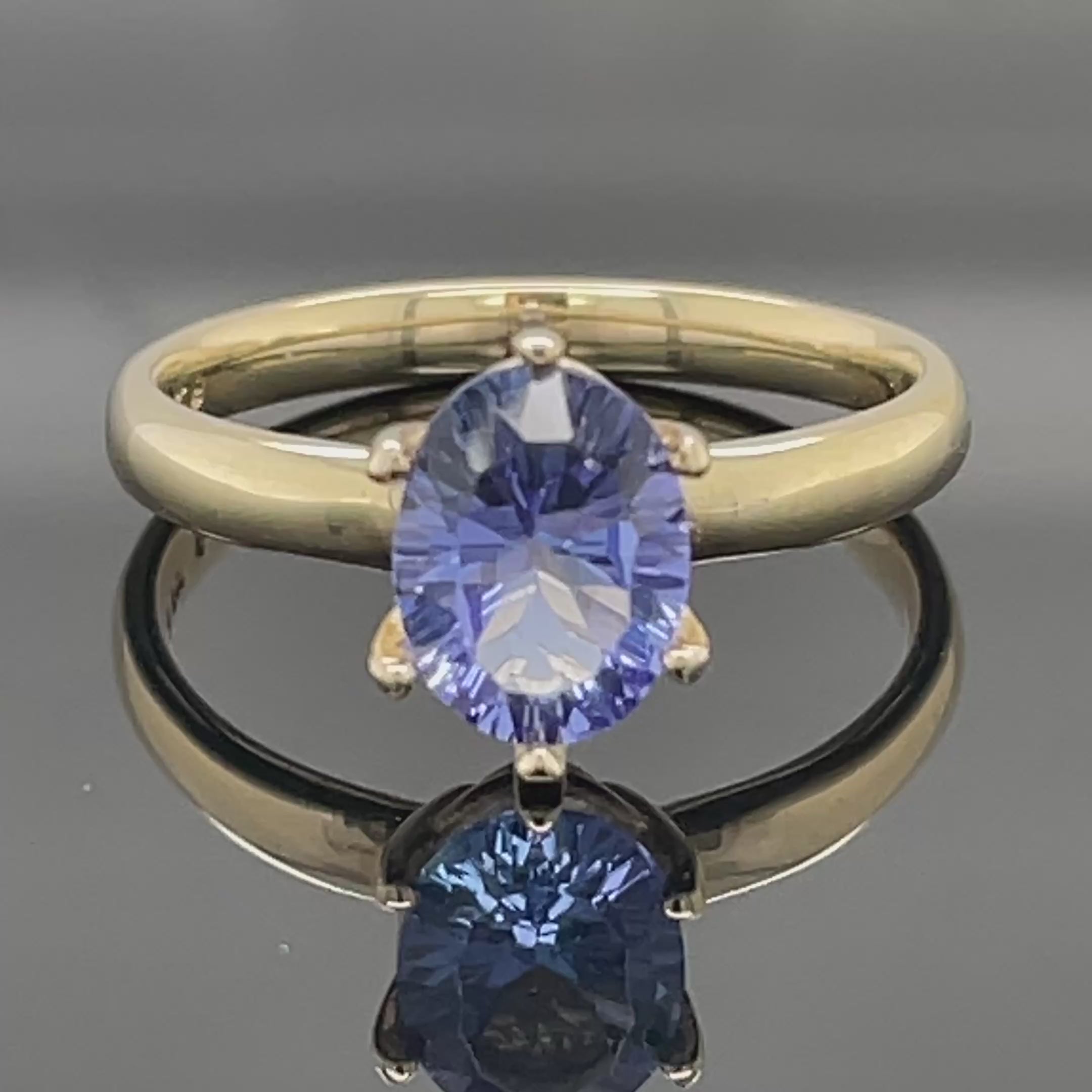 RING AUS 375/- GELBGOLD MIT TANSANIT ( CA. 1,06 ct.)