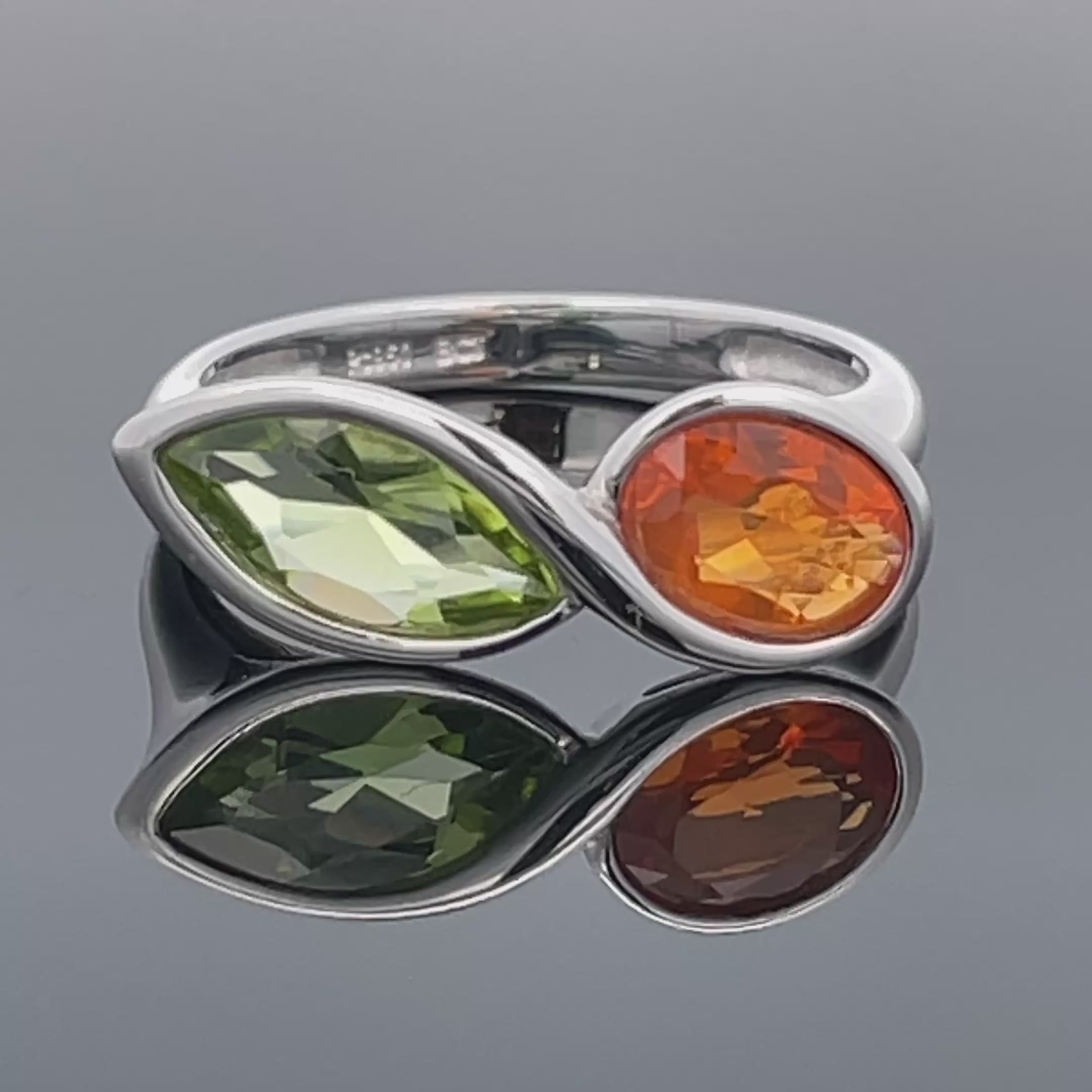 RING AUS 950/- PLATIN MIT PERIDOT & FEUEROPAL
