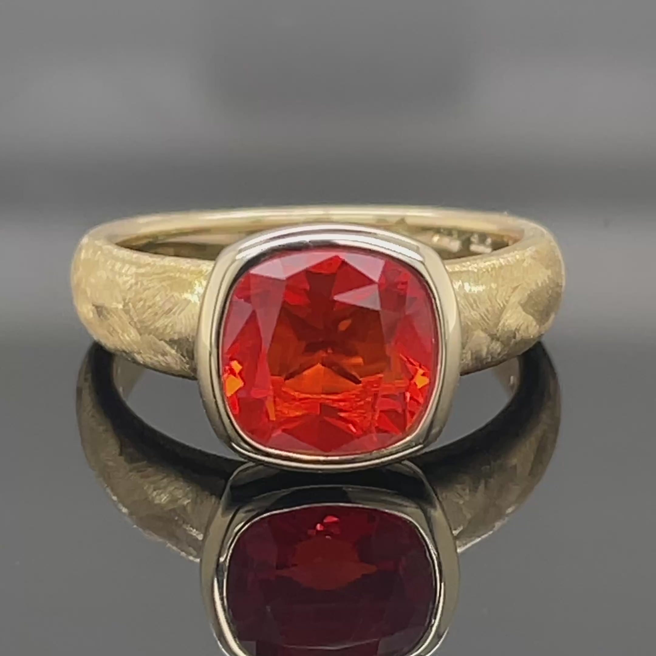 RING AUS 375/- GELBGOLD MIT FEUEROPAL (CA.1,08 ct.)