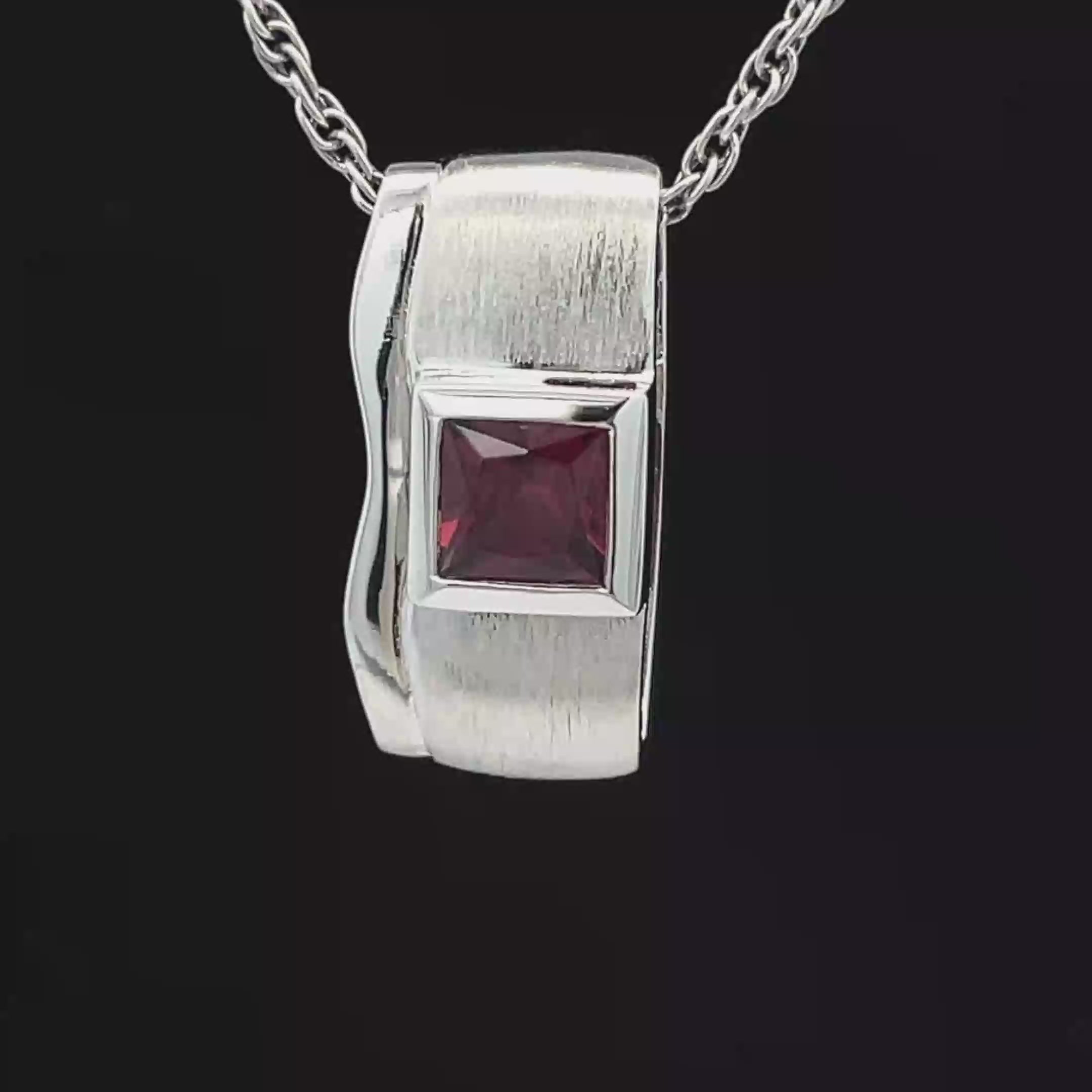 GLEITER AUS 925/- SILBER RHODINIERT MIT RHODOLITH (CA.0,82 ct.)