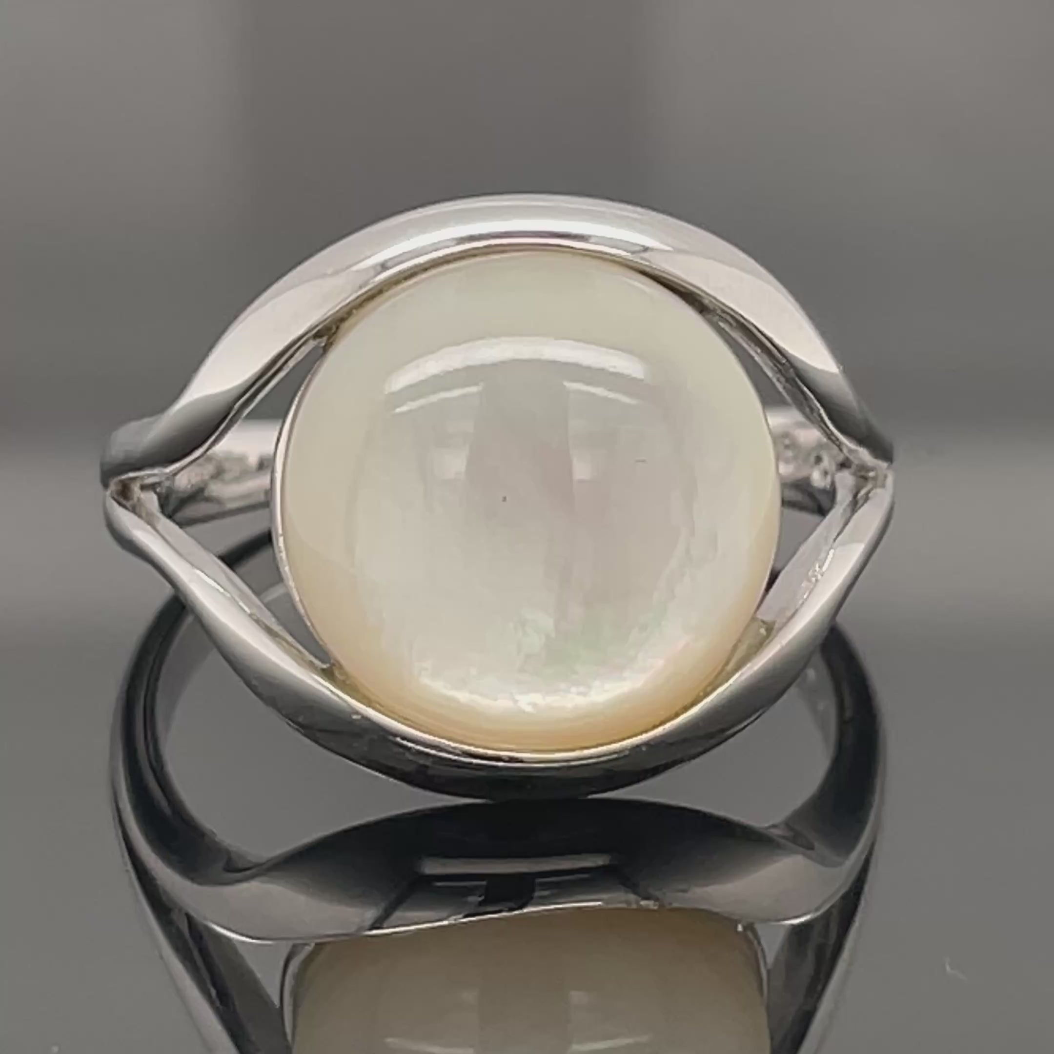 RING AUS 925/- SILBER RHODINIERT MIT PERLMUTT