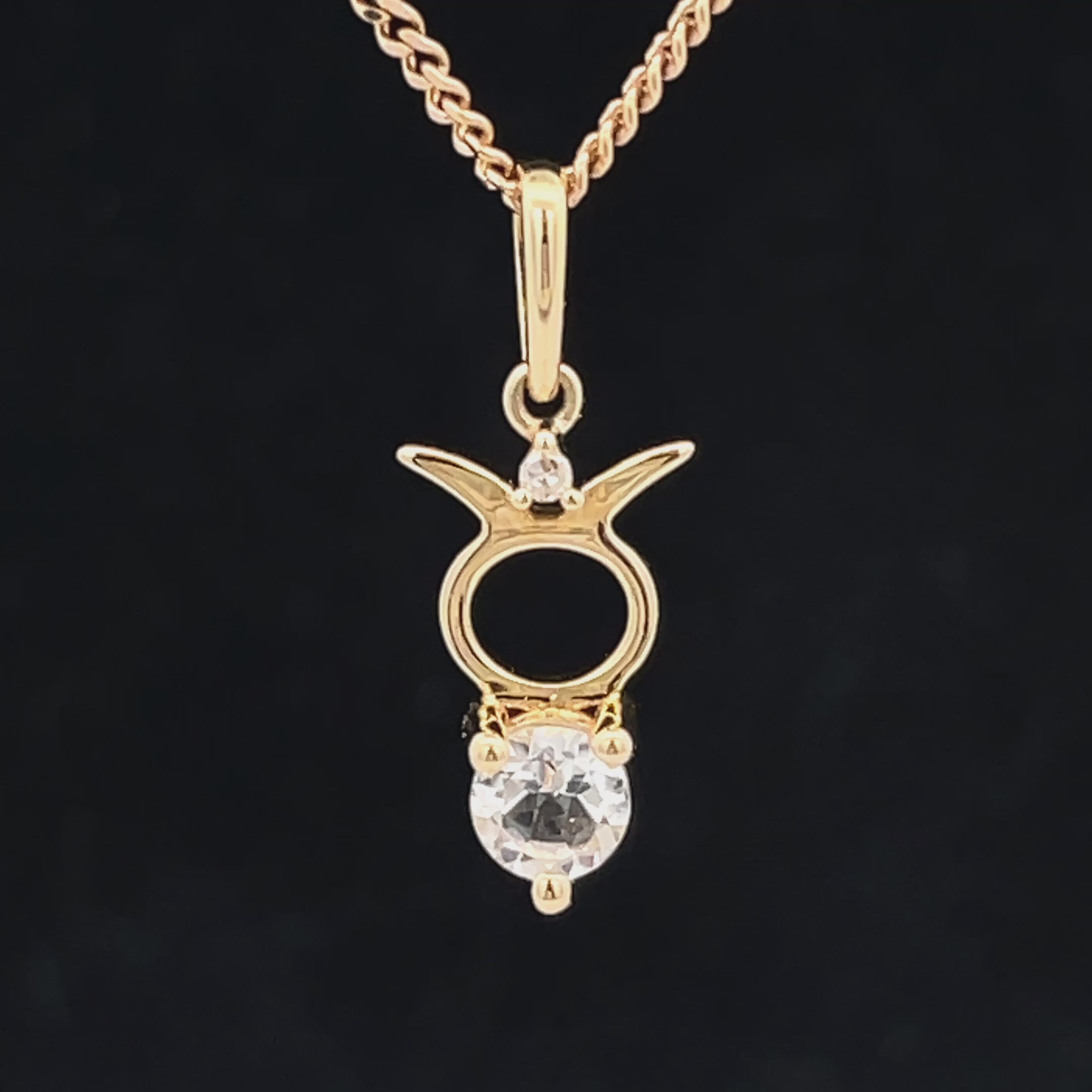 ANHÄNGER "STIER" AUS 375/- GELBGOLD MIT TOPAS & DIAMANT (GES. CA. 0,28 ct.)