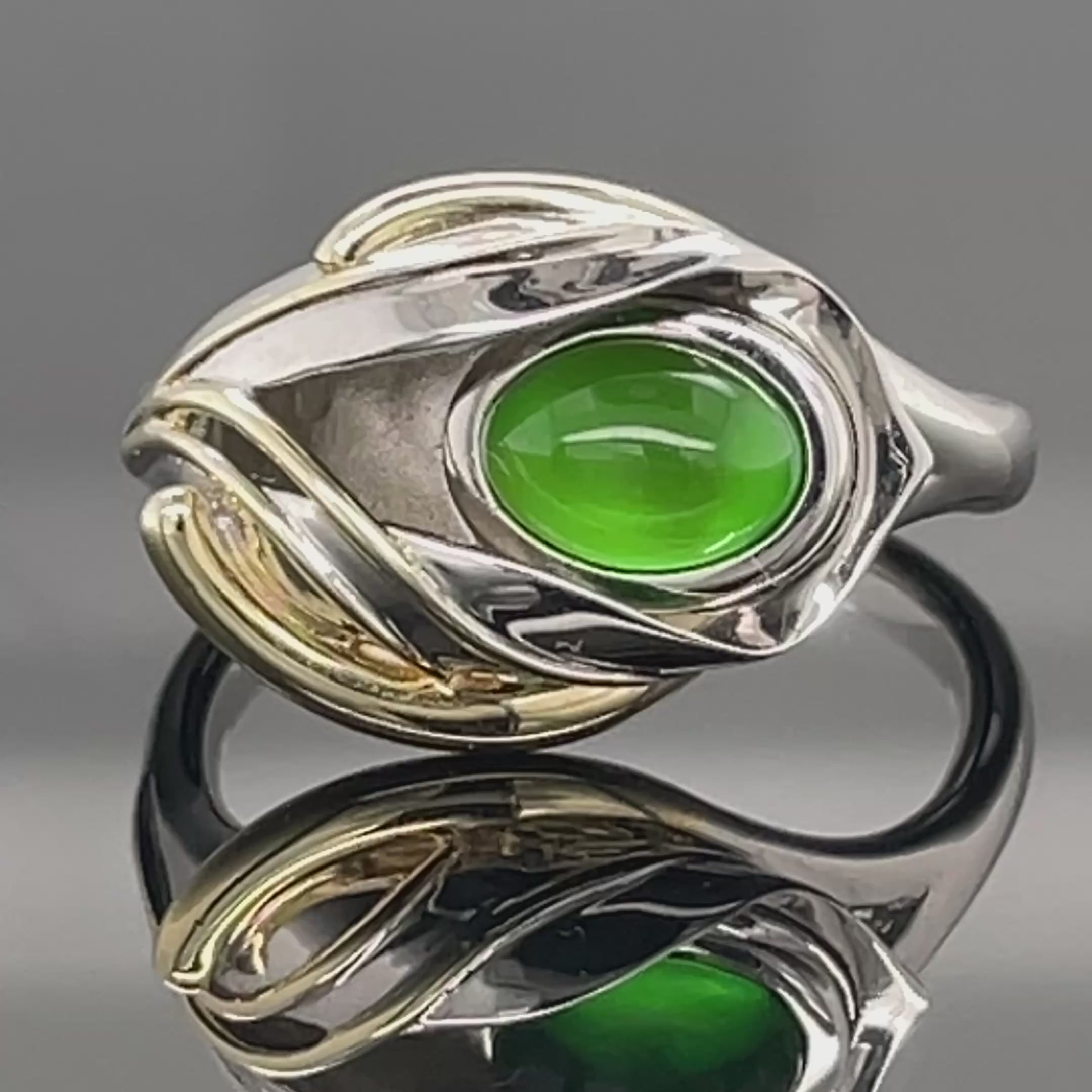 RING AUS 925/- SILBER BICOLOR MIT BERNSTEIN/PERLMUTT-DUBL. (CA. 0,36 ct.)