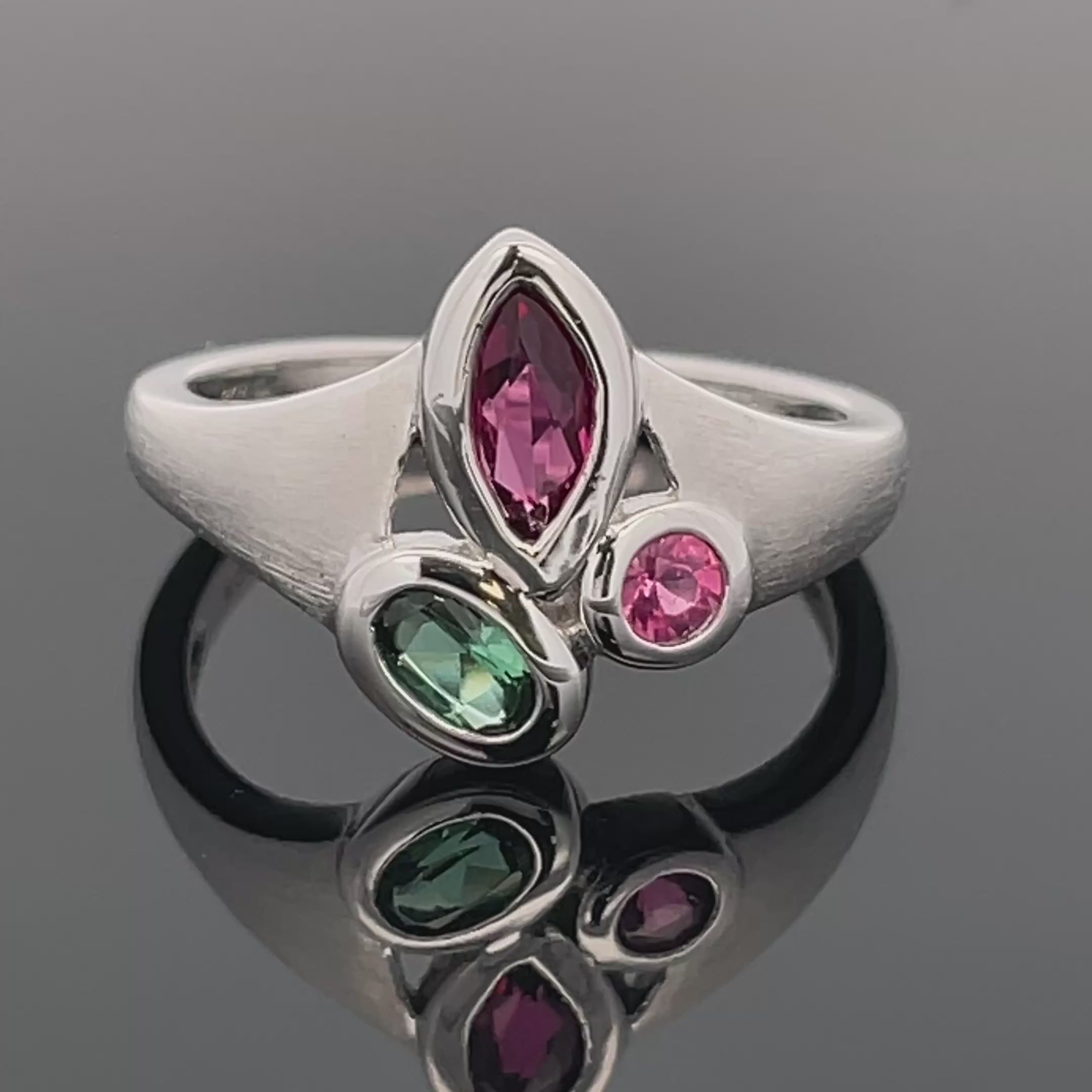 RING GR. 16 (50) AUS 925/- SILBER RHODINIERT MIT RUBELLIT & TURMALIN