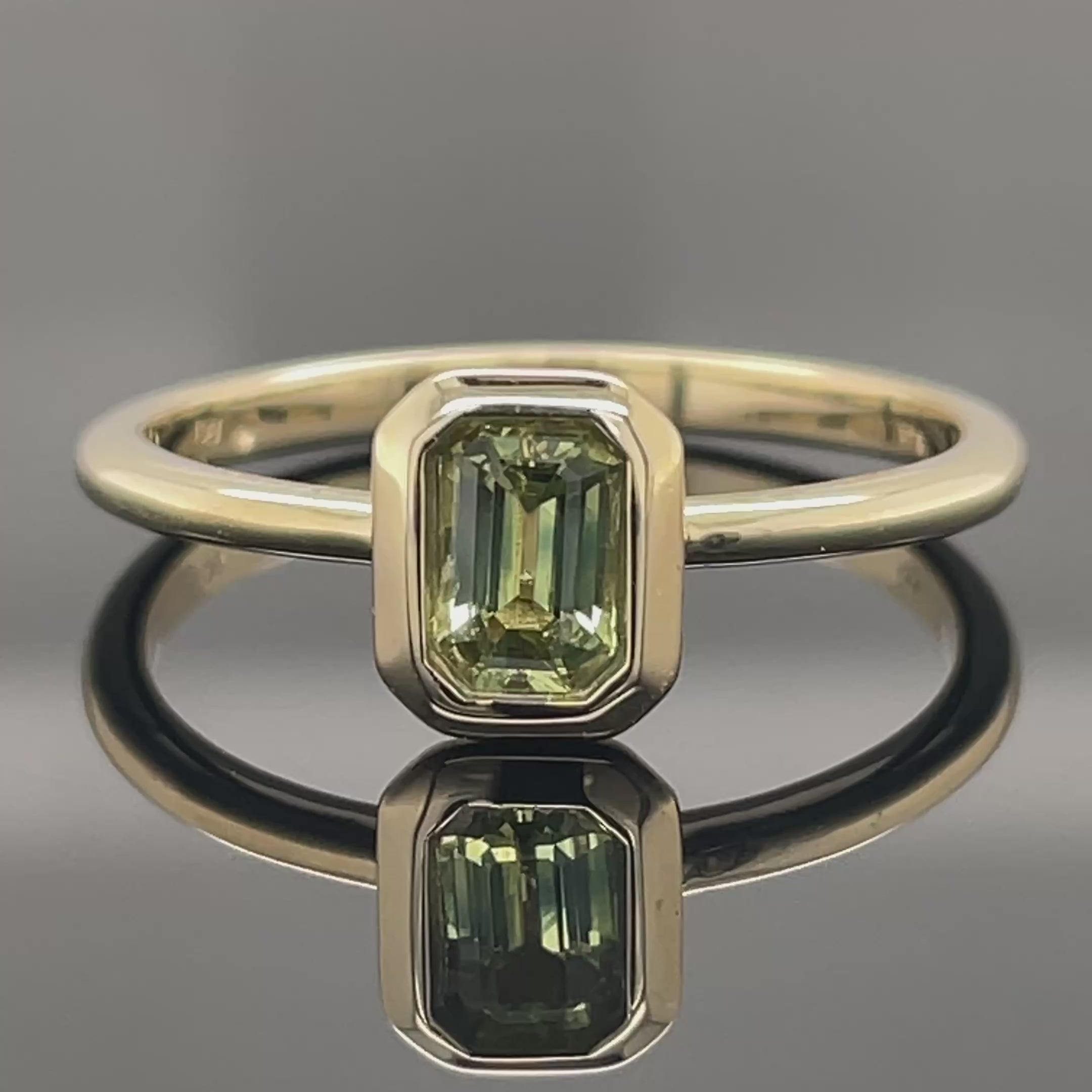 RING AUS 375/- GELBGOLD MIT SAPHIR (CA.0,48 ct.)