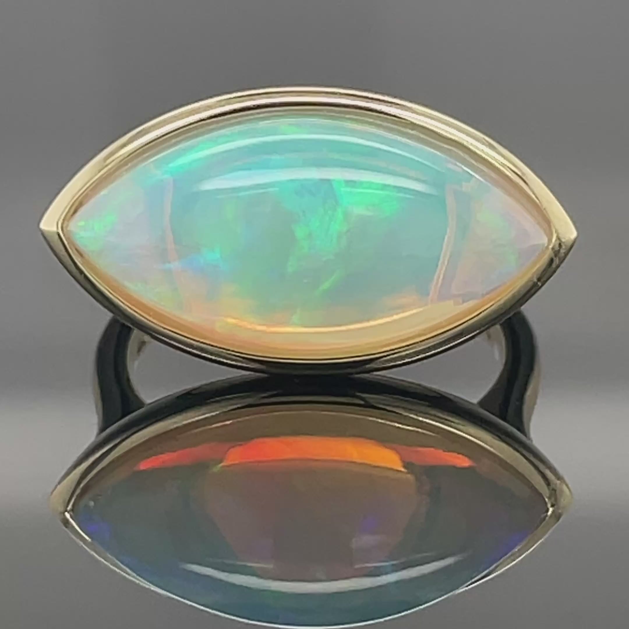 RING AUS 585/- GELBGOLD MIT KRISTALLOPAL ( CA.4,53 ct.)