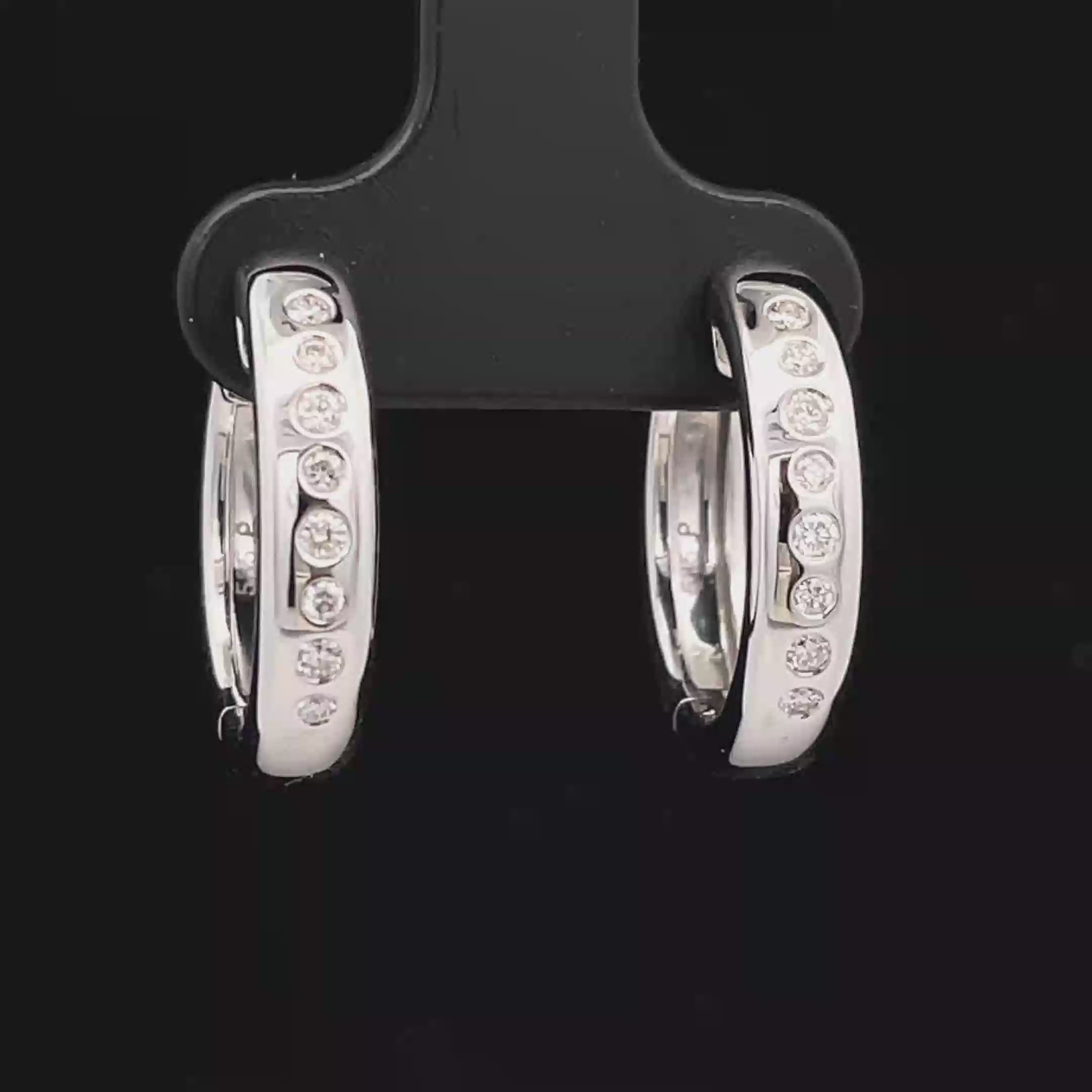 CREOLEN AUS 585/- WEIßGOLD MIT BRILLANTEN SI (GES. CA. 0,24 ct.)