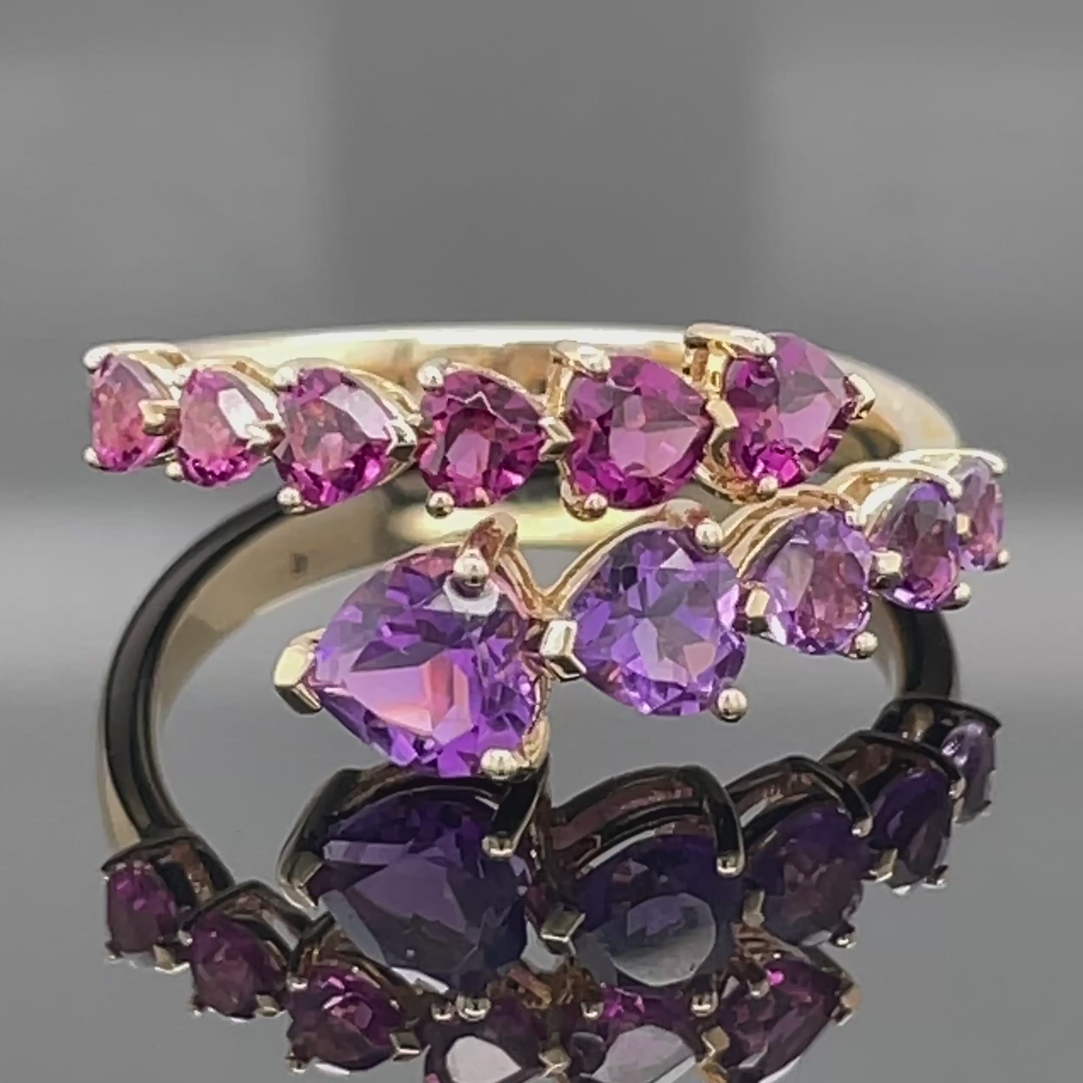 RING AUS 375/- GELBGOLD MIT AMETHYST & RHODOLITH (GES.CA.3,005 ct.)