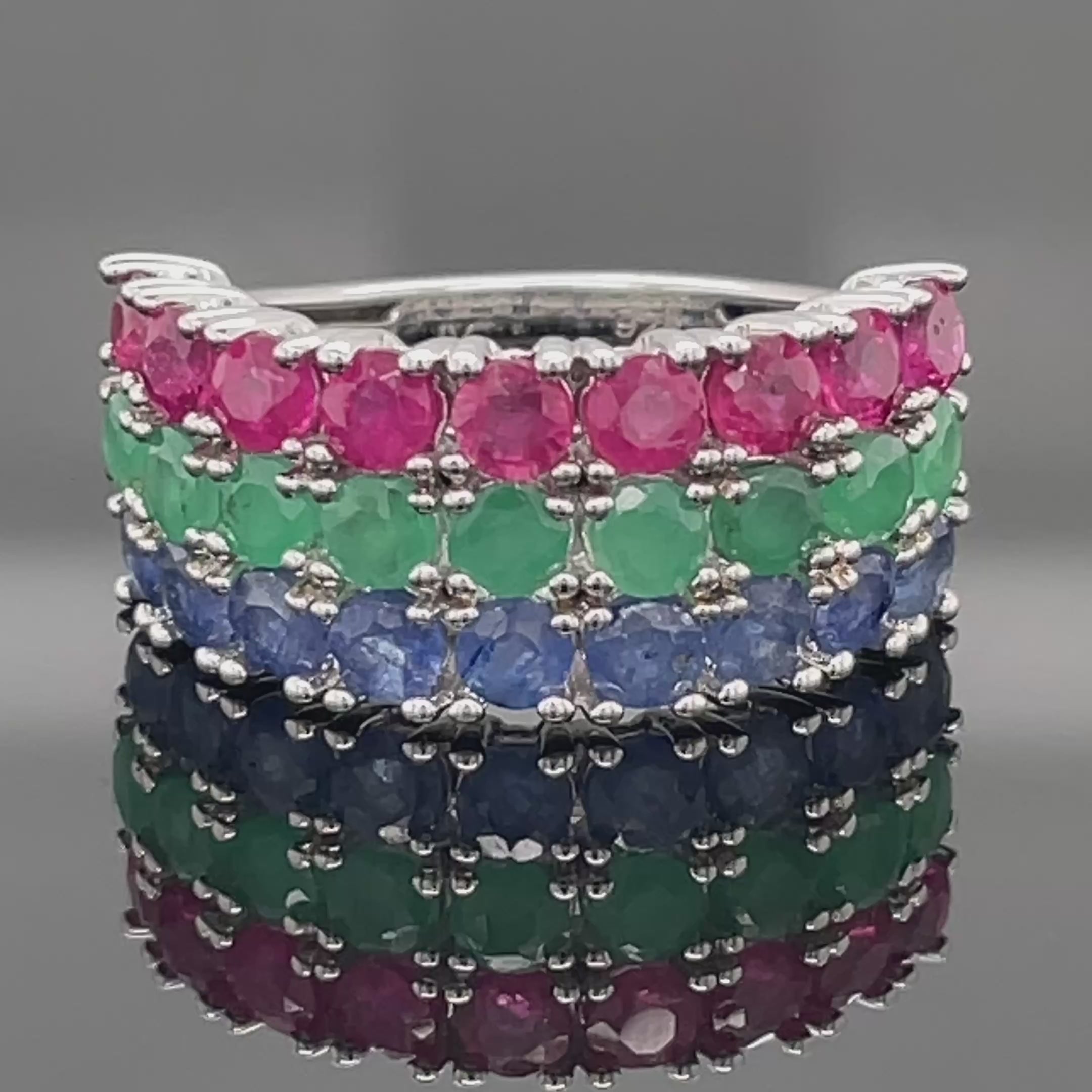 RING AUS 925/- SILBER RHODINIERT MIT SAPHIR, SMARAGD, RUBIN
