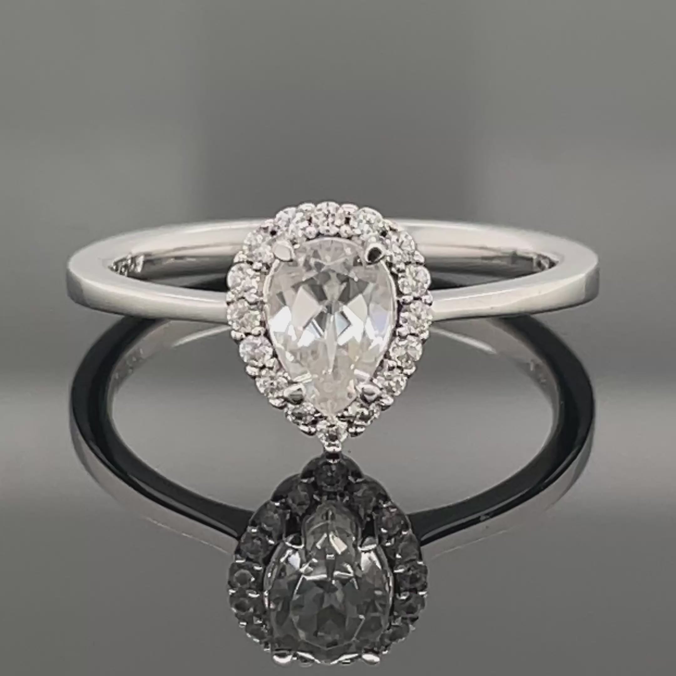 RING AUS 925/- SILBER RHODINIERT MIT ZIRKON (CA. 1,032 ct.)
