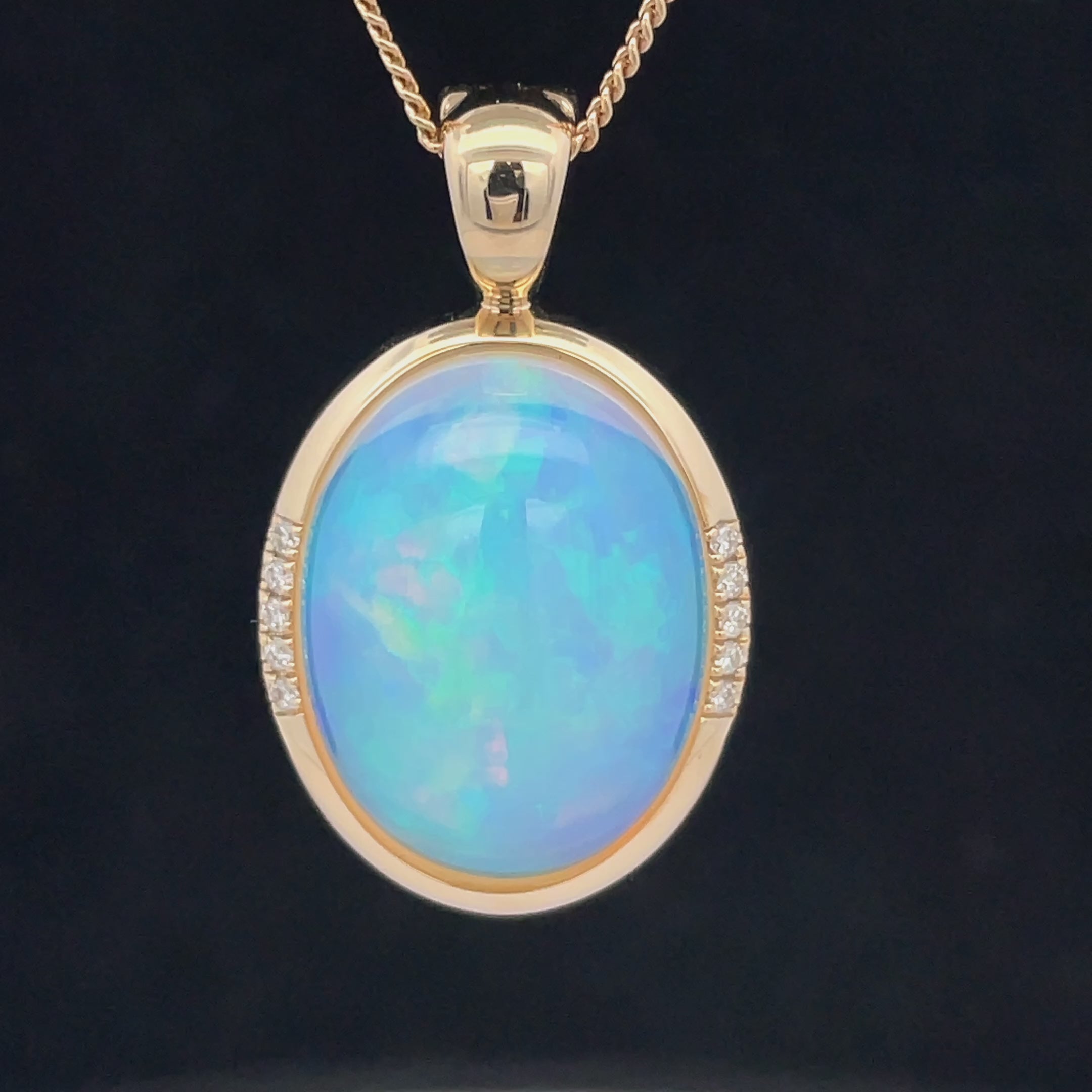 ANHÄNGER AUS 585/- GELBGOLD mit Kristallopal und Brillanten (ca. 9,10 ct.)