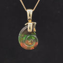 CLIP-ANHÄNGER AUS 375/- GELBGOLD MIT AMMOLIT/BERGKRISTALL/ONYX-TRIPL. BEH.