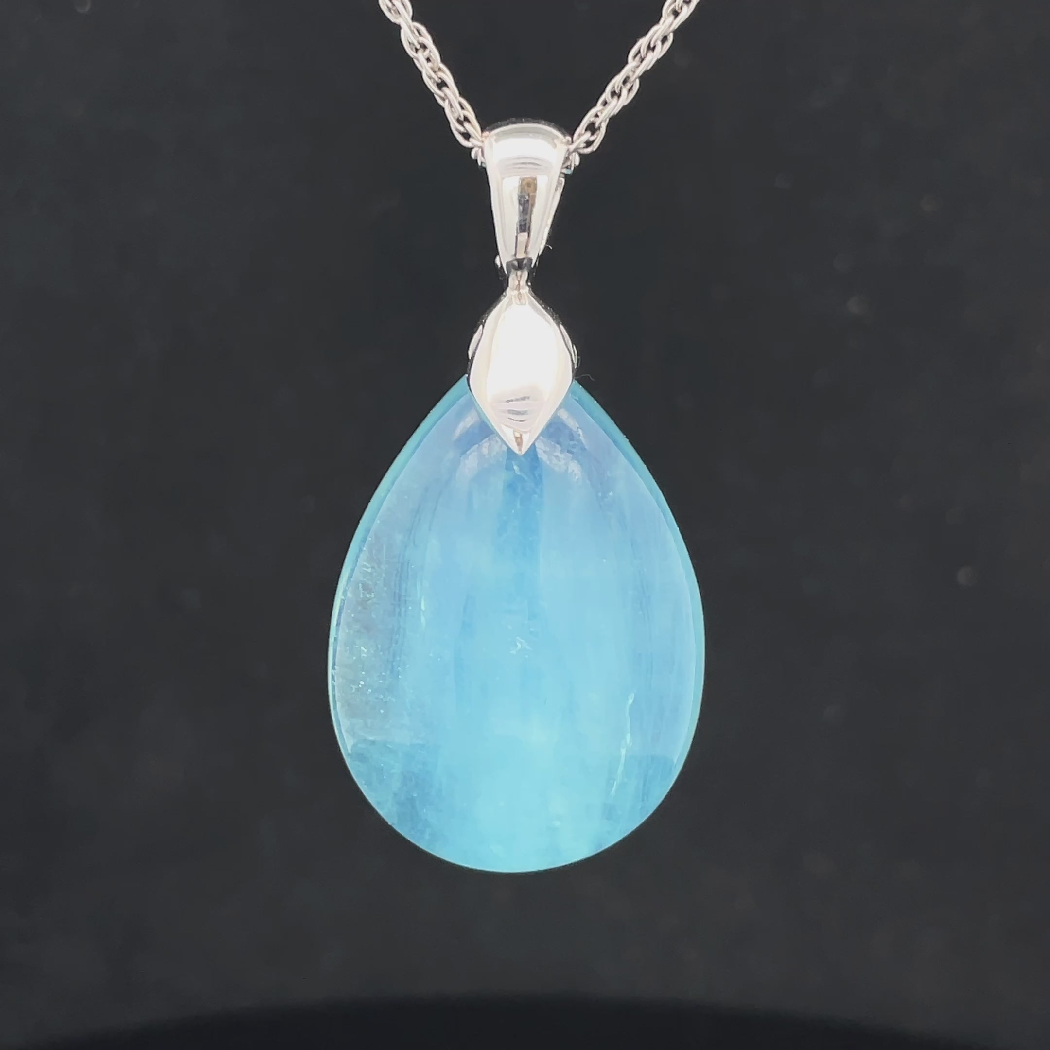 CLIP ANHÄNGER AUS 925/- SILBER RHODINIERT MIT MILKY AQUAMARIN (CA.31,0 ct.)