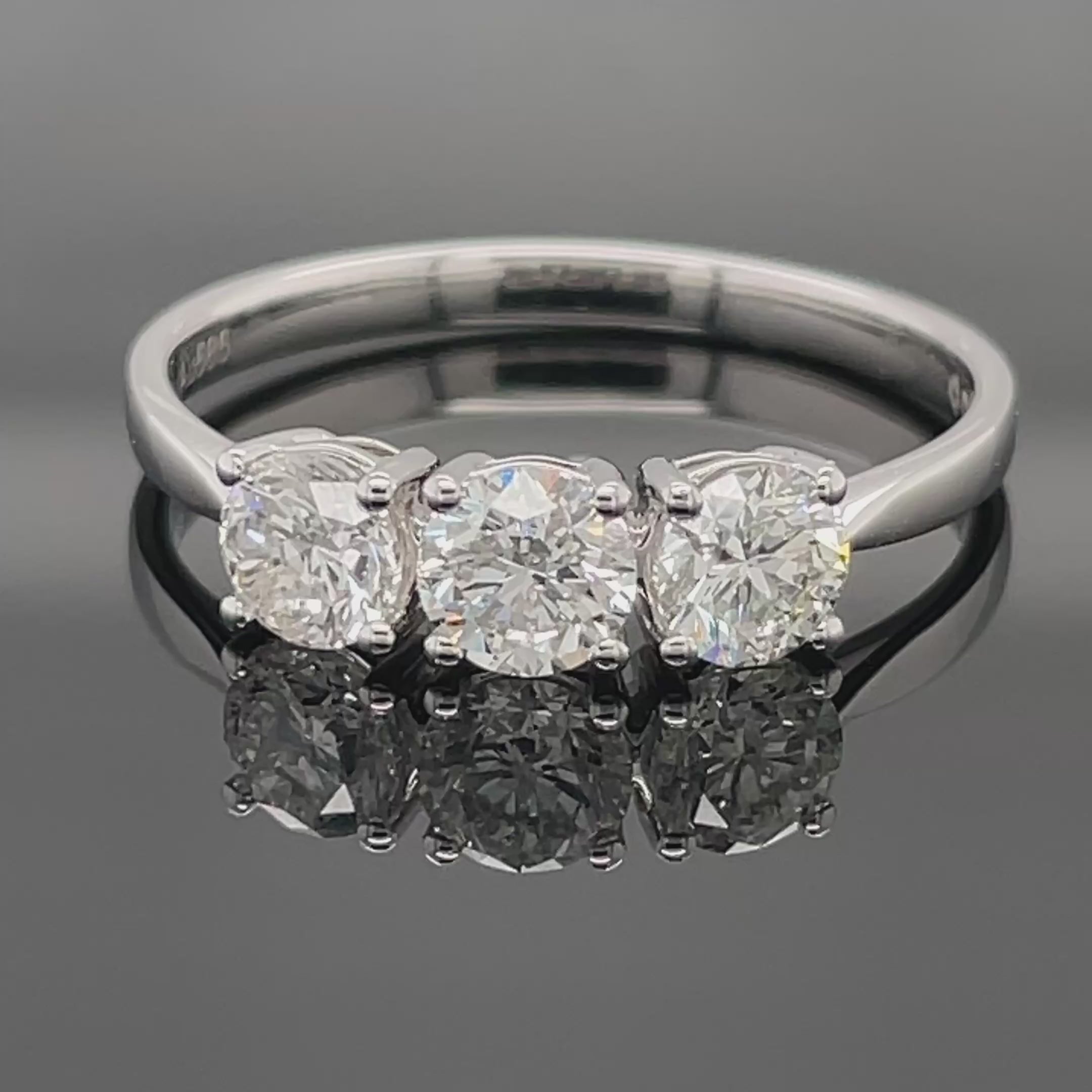 RING AUS 585/- WEIßGOLD MIT BRILLANTEN (ges.ca. 1,50 ct.)