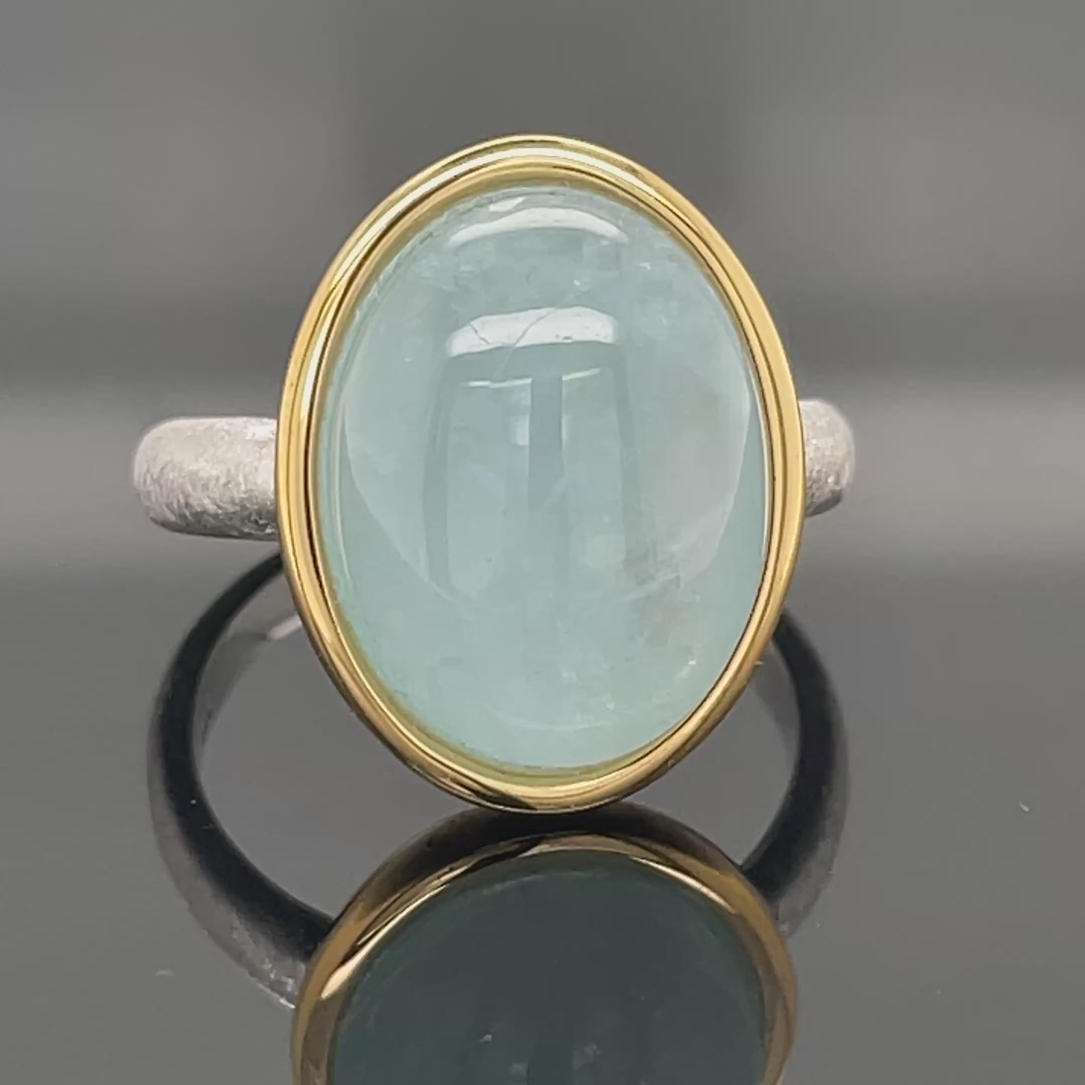 RING AUS 925/- SILBER BICOLOR MIT MILKY AQUAMARIN (CA. 7,0 ct.)