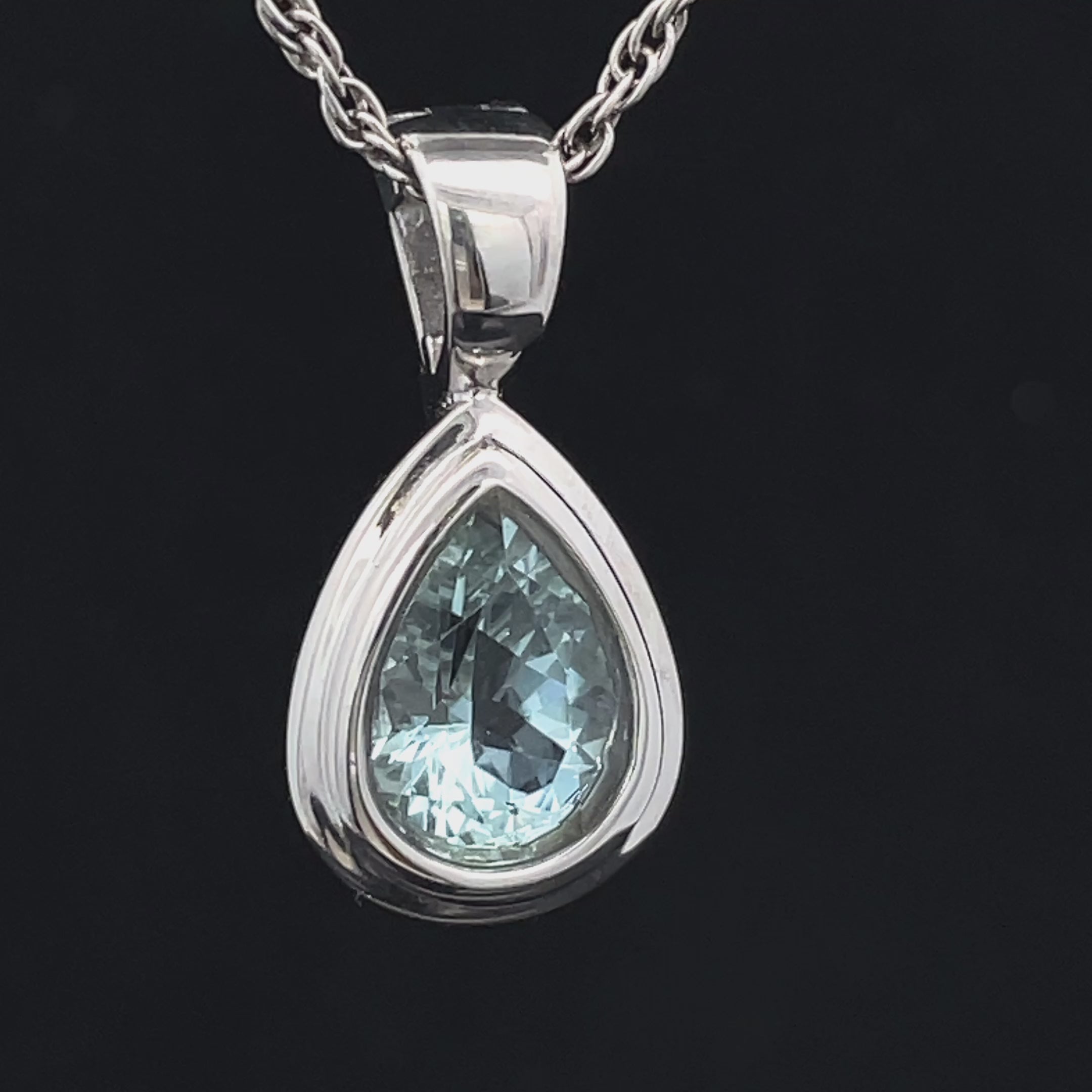 ANHÄNGER AUS 375/- GOLD RHODINIERT MIT SANTA MARIA AQUAMARIN