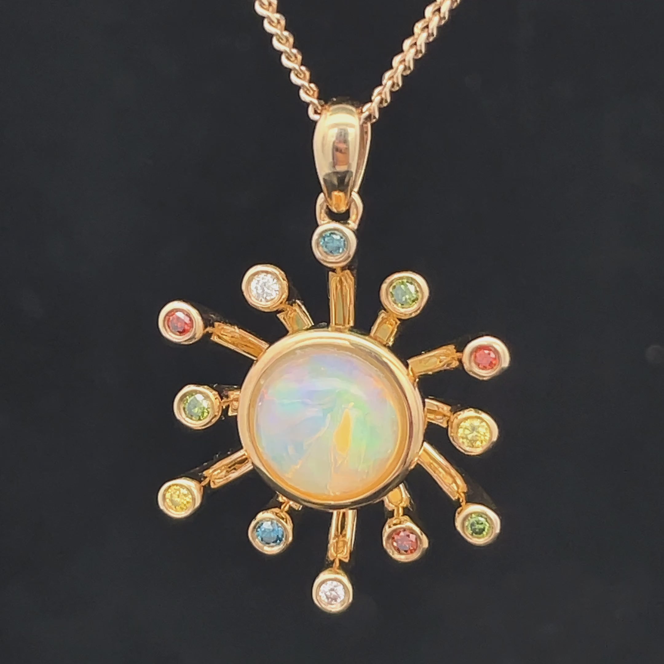 ANHÄNGER AUS 375/- GELBGOLD mit Kristallopal und Multi Brillanten (ca. 0,156 ct.)