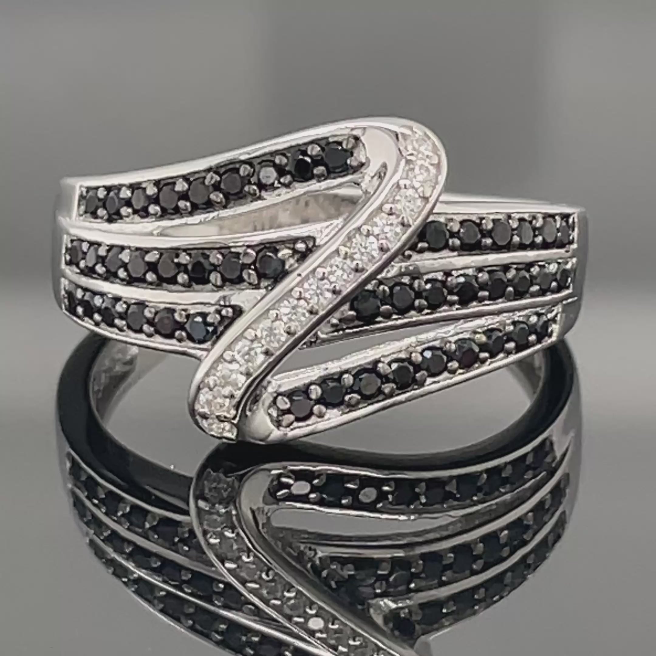 RING AUS 925/- SILBER RHODINIERT MIT ZIRKONIA