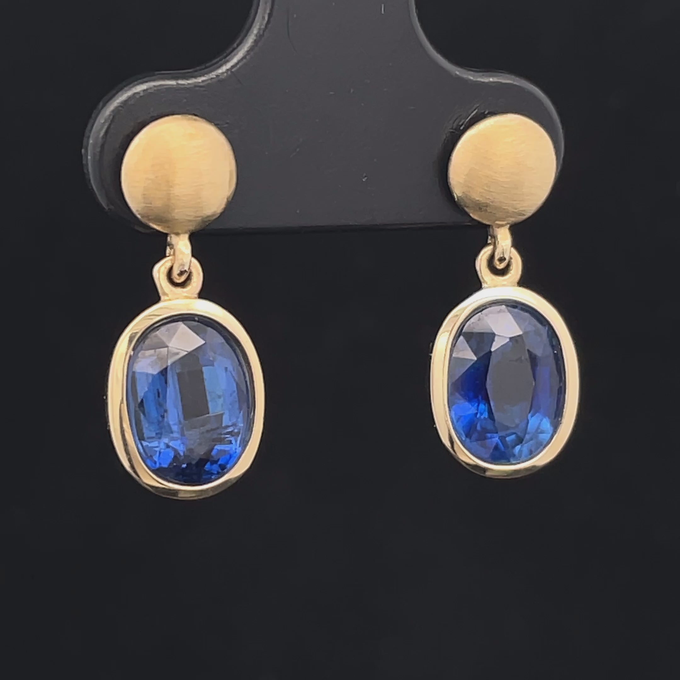 OHRHÄNGER AUS 375/- GELBGOLD mit Nepal Kyanit (ca. 2,60 ct.)