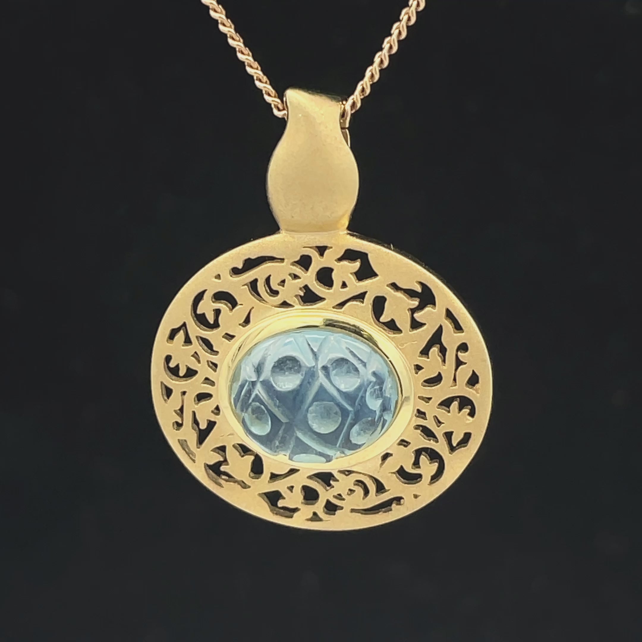 CLIP ANHÄNGER AUS 375/- GELBGOLD MIT MILKY AQUAMARIN (CA. 2,31 ct.)