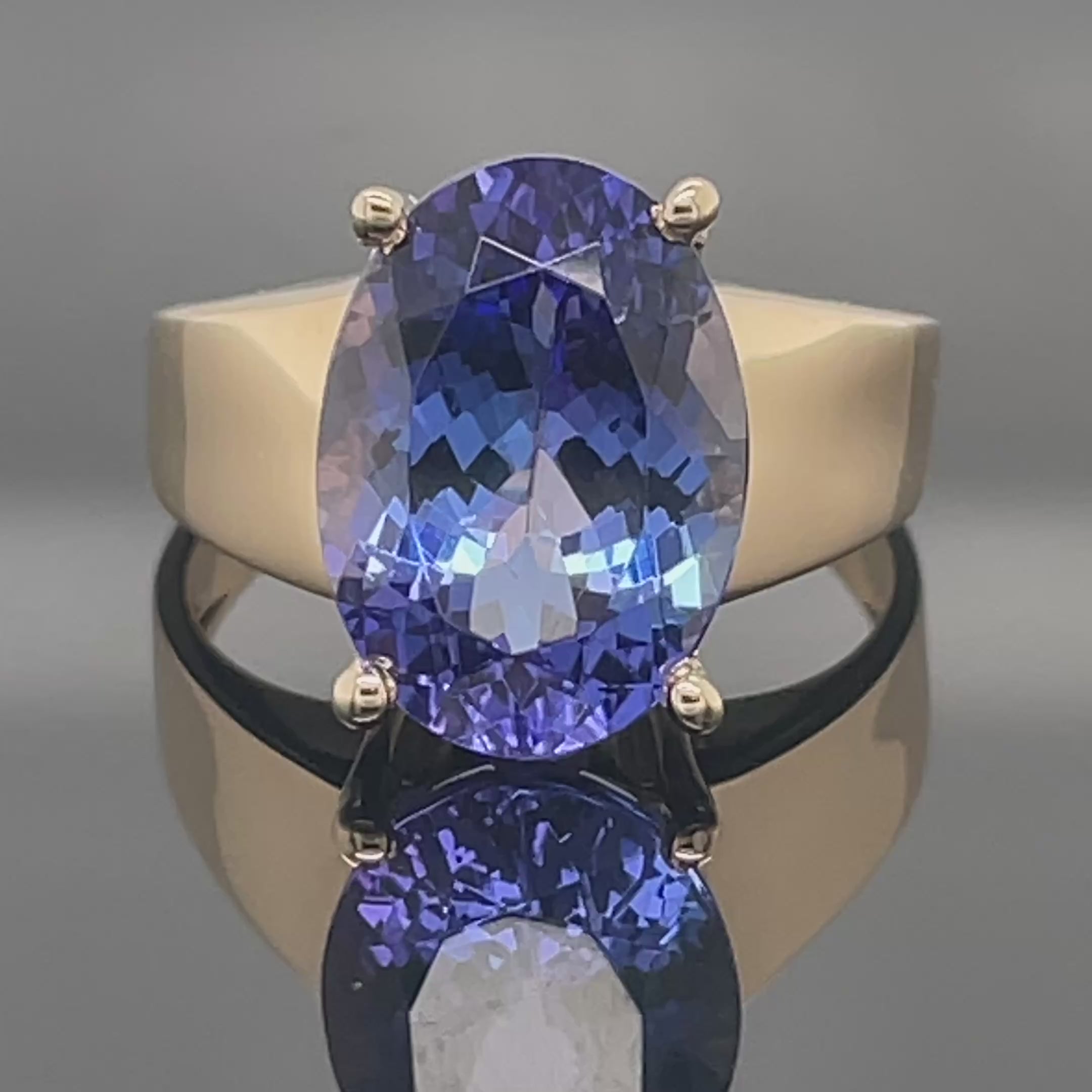 RING GR.18 (56) AUS 585/- GELBGOLD MIT TANSANIT AAAAA ( CA. 7,00 ct.)