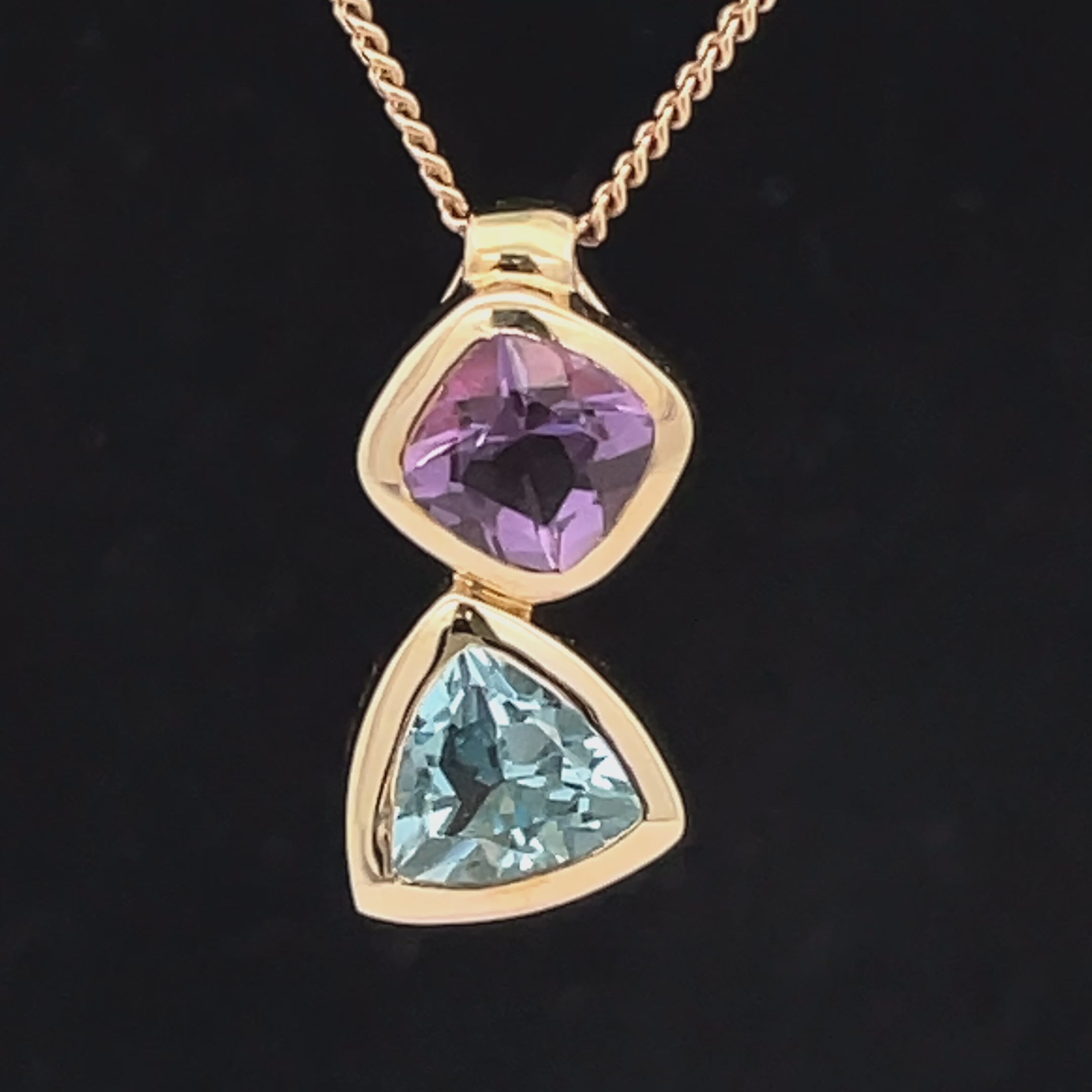 ANHÄNGER AUS 375/- GELBGOLD MIT AMETHYST & BLAUTOPAS
