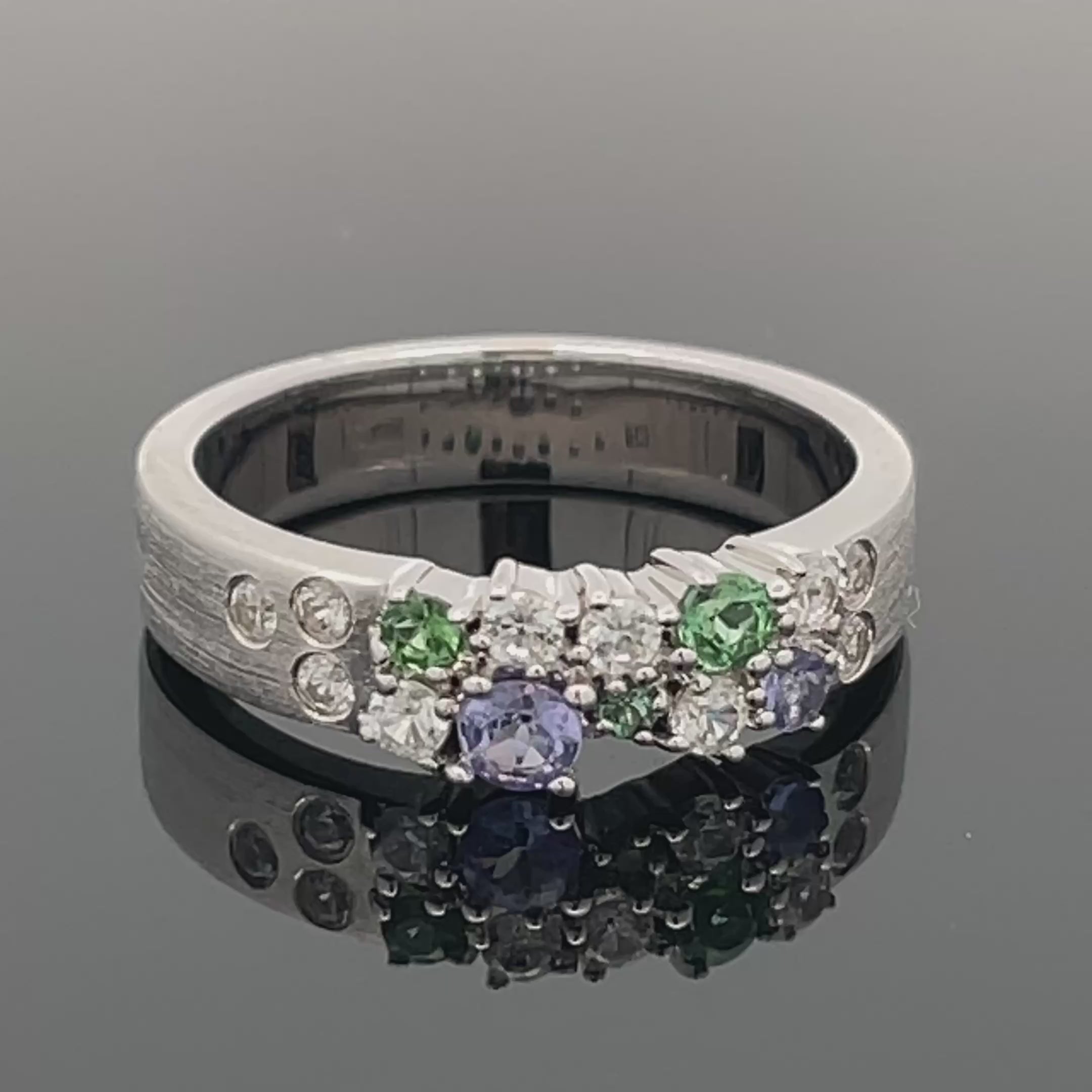 RING AUS 925/- SILBER RHODINIERT MIT TANSANIT, TURMALIN & ZIRKON